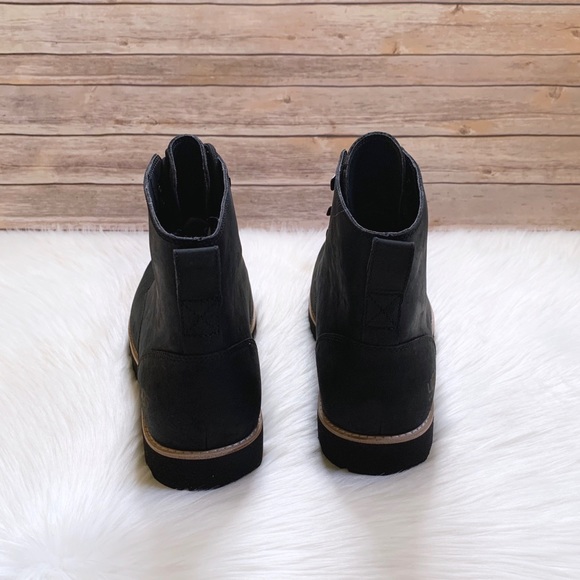 UGG Men’s Ritter Black Leather Waterproof Boots - Picture 4 of 8
